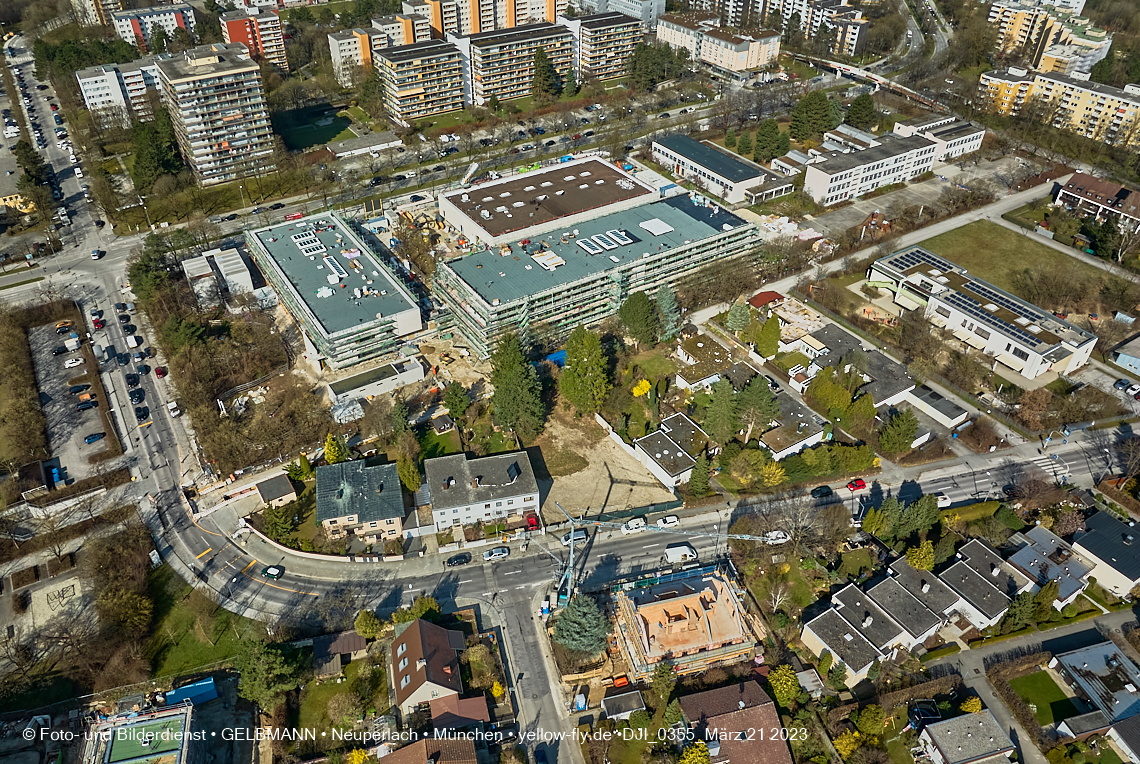 21.03.2023 - Luftbilder von der Baustelle Niederalmstraße 16 in Neuperlach